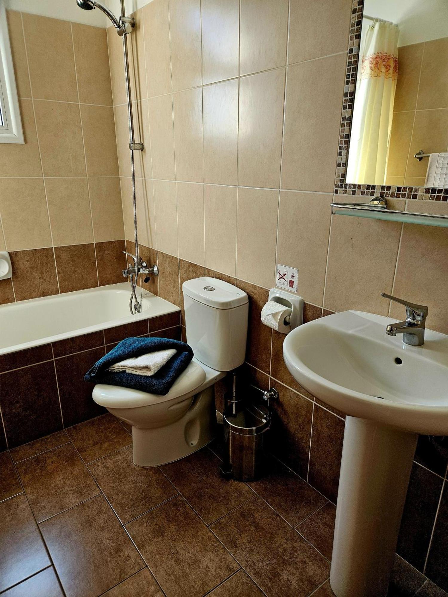 The Brightstay Paphos, 2 Bed Apt, Paphos Riviera, Universal Exterior foto