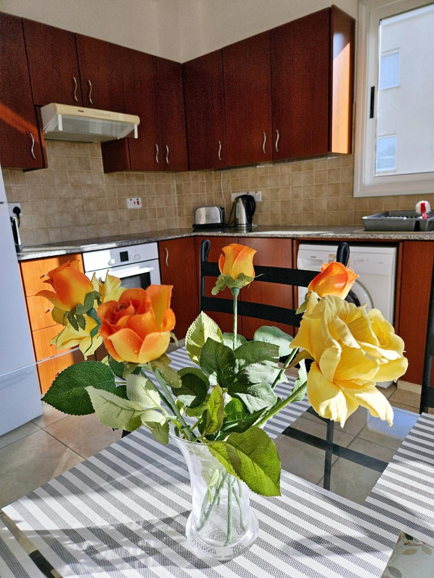 The Brightstay Paphos, 2 Bed Apt, Paphos Riviera, Universal Exterior foto
